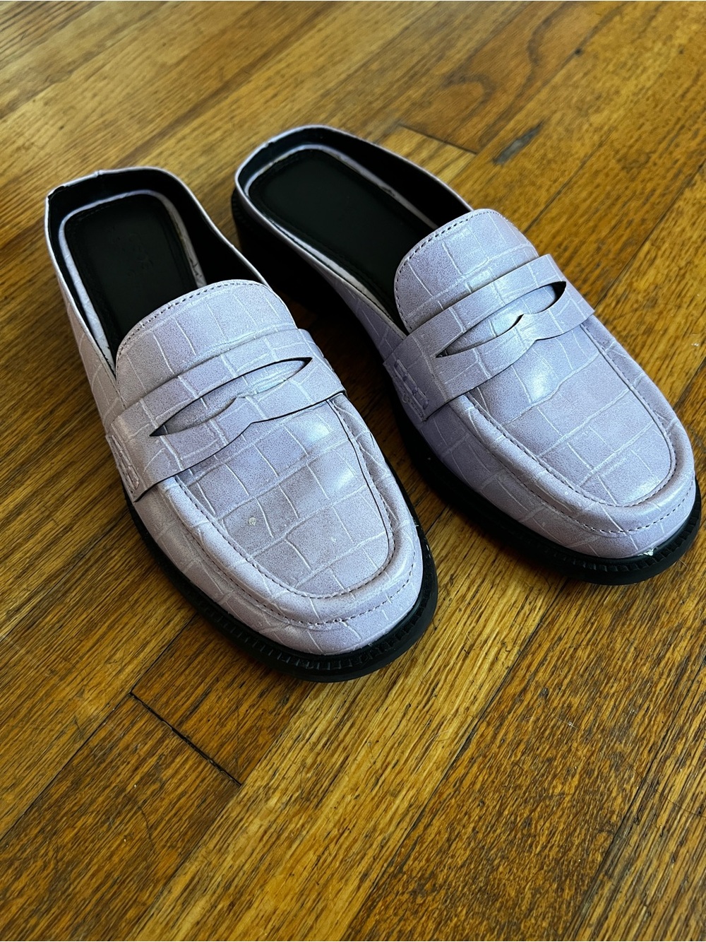 Slip-On Croc-Embossed Mule Loafers in Light Lilac